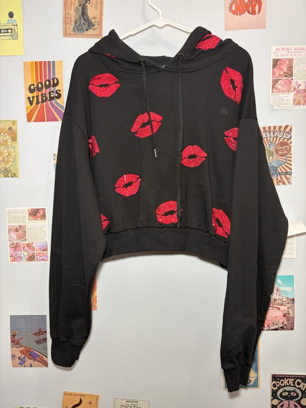 AKIRA Black Cropped Hoodie with Red Lip Print